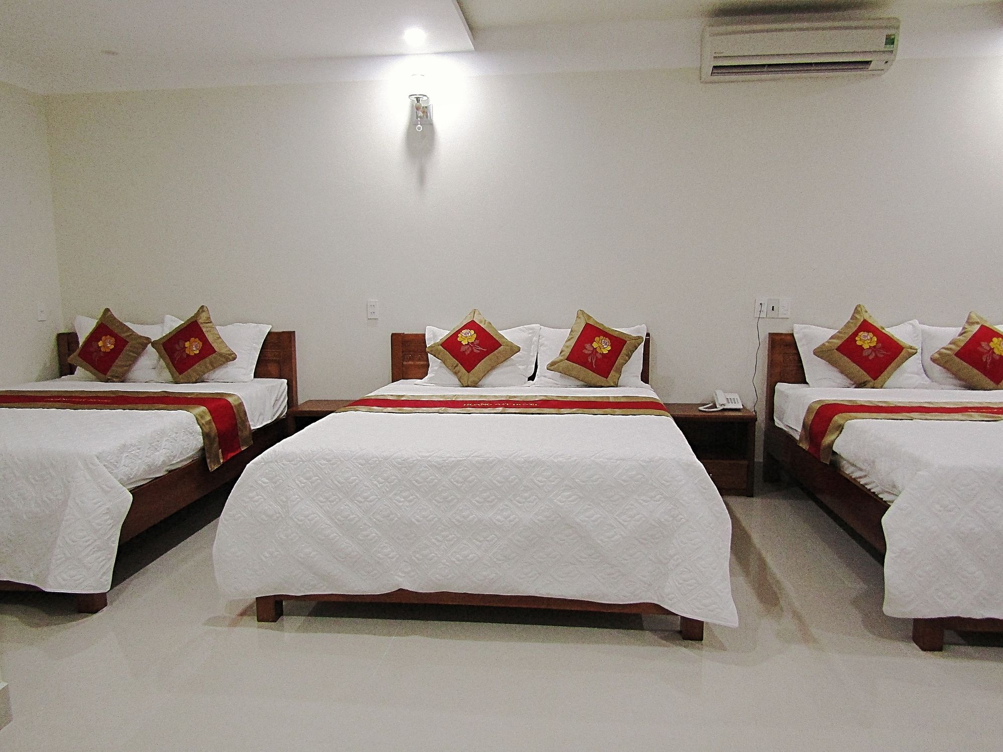 Hoang Dat Hotel ドンホイ エクステリア 写真